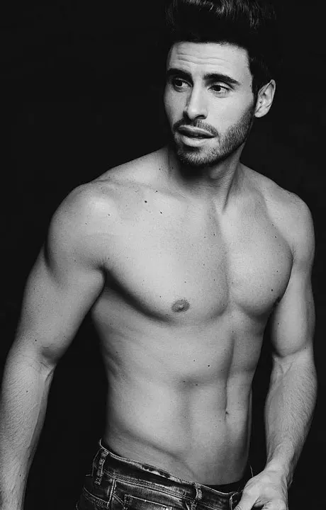 Book de fotos masculino en blanco y negro