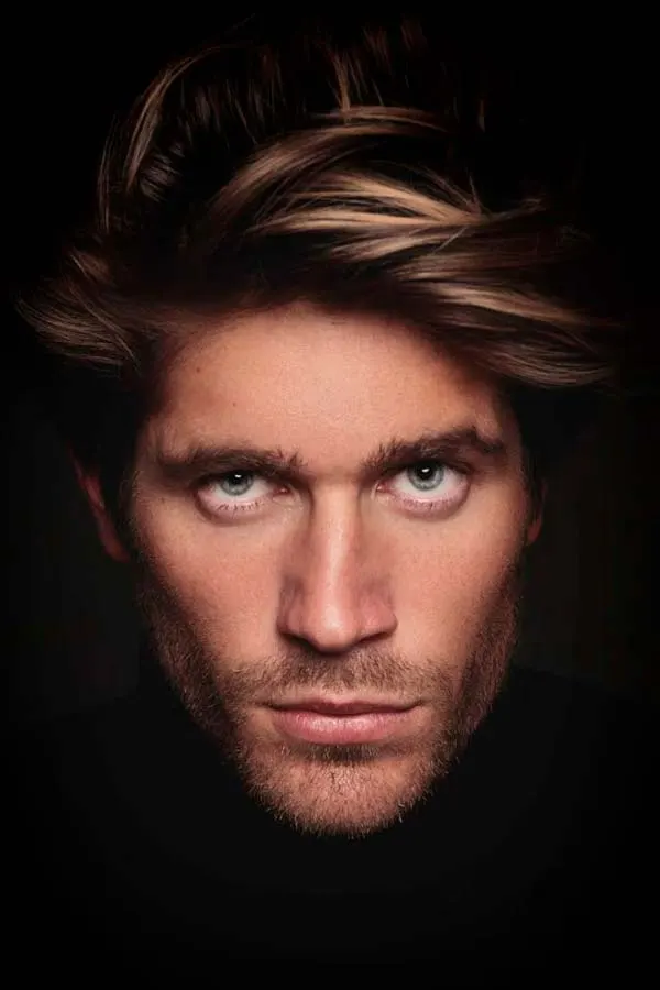 Modelo masculino retratado en el estudio donde se imparte el curso de modelos